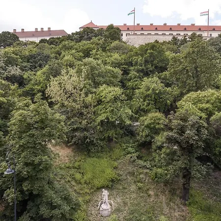 Royal Panorama Right By The Chain Bridge Apartment Budapest