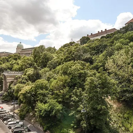 Apartment Royal Panorama Right By The Chain Bridge Budapest